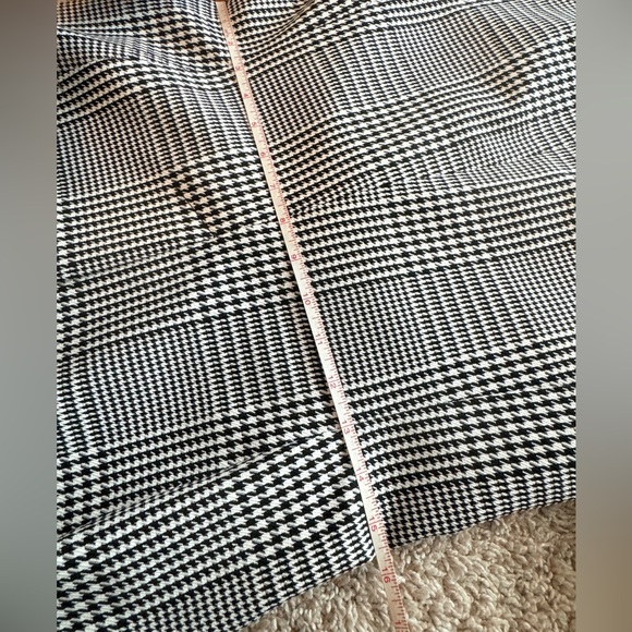Banana Republic Houndstooth Blazer
Suit Jacket Size 2P - Picture 13 of 14